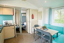 Camping Village Bella Sardinia (by Happy Camp) - Wohnbeispiel Mobilheim Happy Premium (Zimmercodierung CM1)