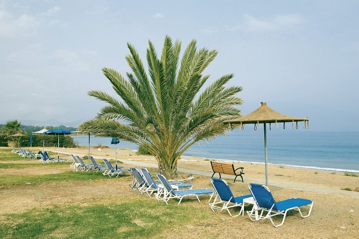 Natura Beach Hotel & Villas