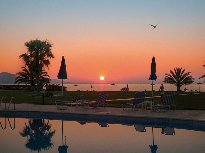 Natura Beach Hotel & Villas