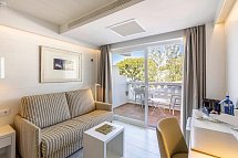 Hoposa Illa d'Or - Wohnbeispiel Doppelzimmer seitl. Meerblick (Zimmercodierung DBN)