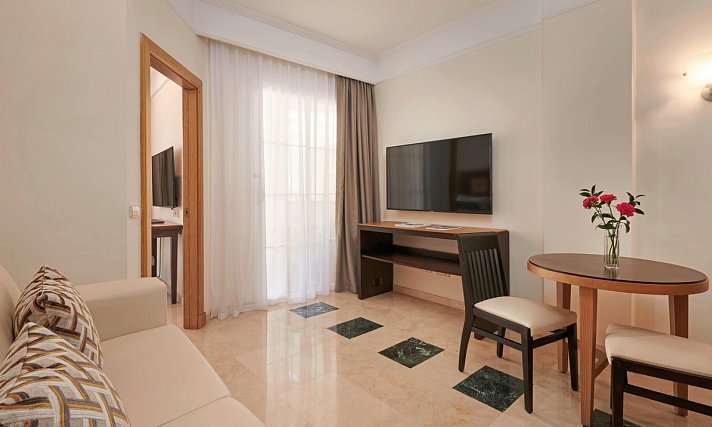 Grupotel Playa de Palma Suites & Spa