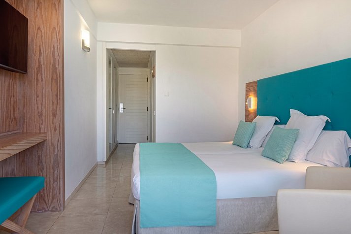 Alua Gran Camp de Mar - Wohnbeispiel Doppelzimmer frontaler Meerblick My Favourite Club (Zimmercodierung D2M)