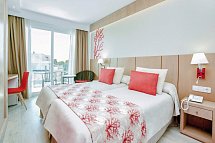 Universal Hotel Perla - Wohnbeispiel Doppelzimmer Bergblick (Zimmercodierung DBB)