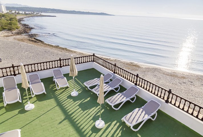 Club S'Illot - Terrasse direkt am Strand