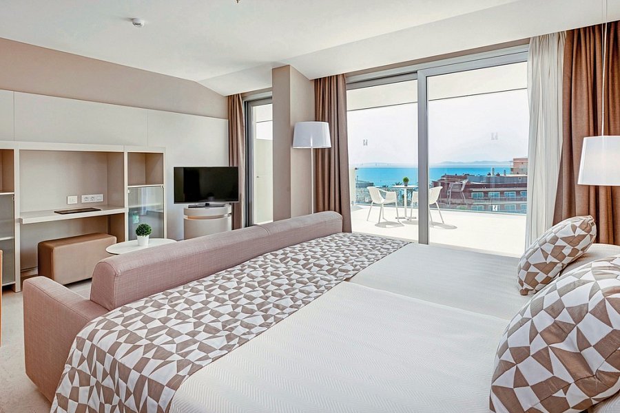 Hipotels Gran Playa de Palma - Wohnbeispiel Juniorsuite Meerblick (Zimmercodierung JBM)