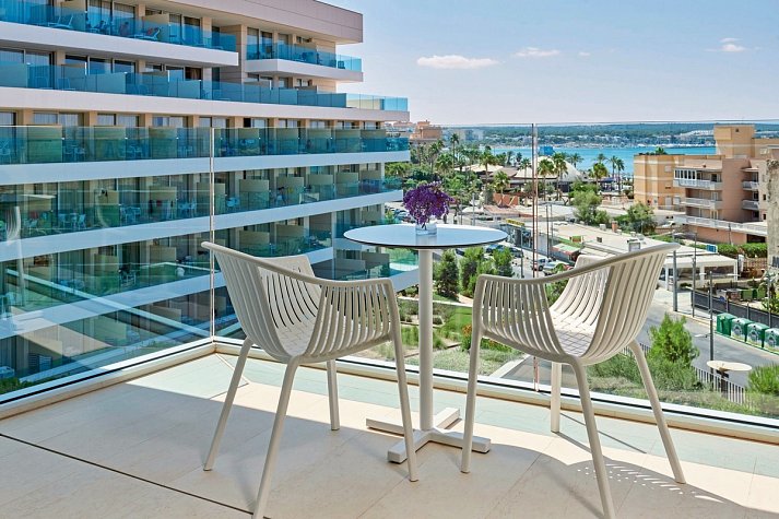 Hipotels Gran Playa de Palma - Beispiel Balkon Juniorsuite Meerblick (Zimmercodierung JBM)