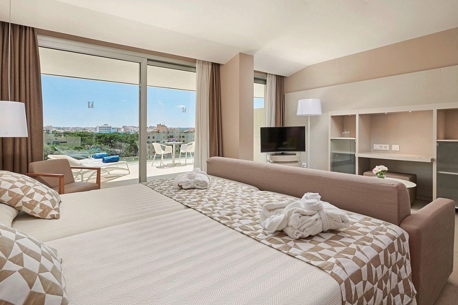 Hipotels Gran Playa de Palma - Wohnbeispiel Juniorsuite Poolblick (Zimmercodierung JBP)