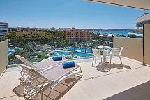 Hipotels Gran Playa de Palma - Beispiel Terrasse Juniorsuite Poolblick (Zimmercodierung JBP)