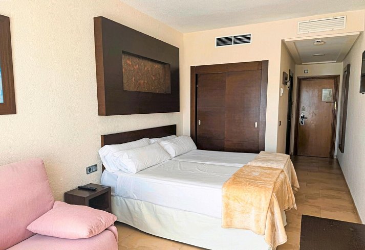 Condesa - Wohnbeispiel Doppelzimmer seitl. Meerblick (Zimmercodierung DBN)