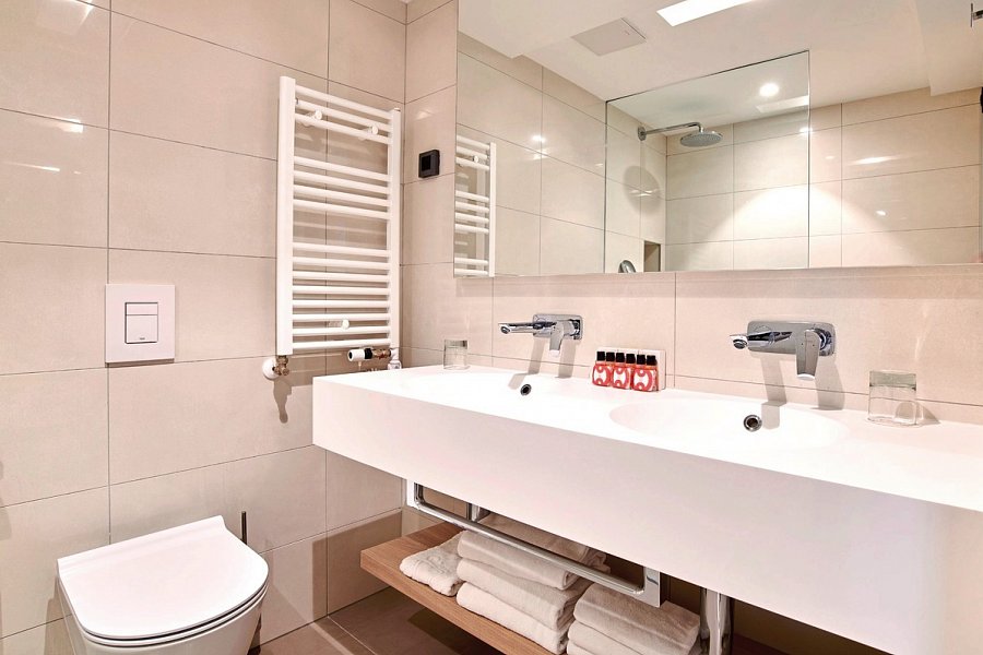 Hotel Park & Garden Suites Park Plava Laguna - Badbeispiel (Zimmercodierungen FBM & FFC)