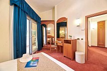 Villa Galijot Plava Laguna - Wohnbeispiel Familienzimmer Meerseite (Zimmercodierung FBC)