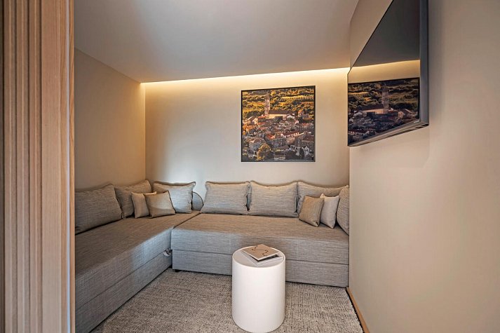 Pical Suites Valamar Collection - Wohnbeispiel V Level Suite für 2 plus 2 Meerblick (Zimmercodierung W2M)