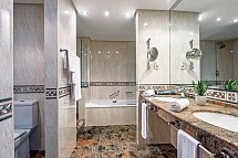 Estival Park Silmar - Badbeispiel Suite (Zimmercodierung WB1)