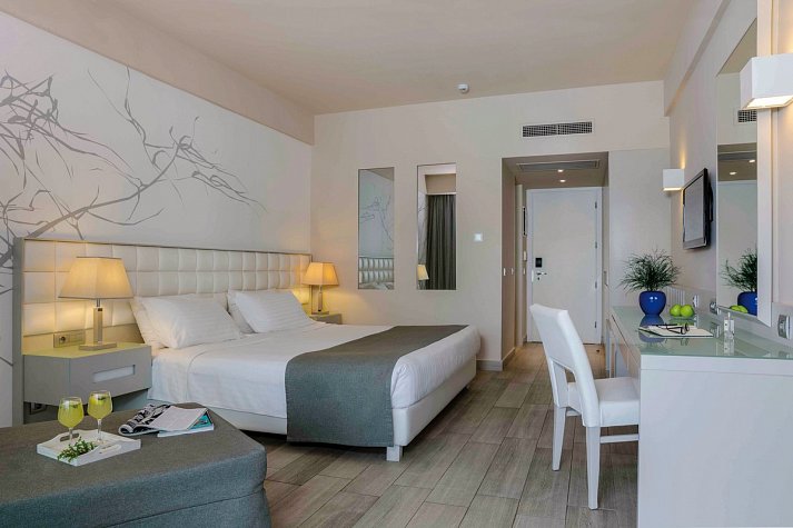 Princess Andriana Resort & Spa - Wohnbeispiel Doppelzimmer Deluxe seitl. Meerblick (Zimmercodierung DDN)