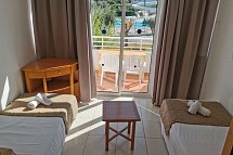 Cyprotel Faliraki - Wohnbeispiel Familienzimmer Schiebetür (Zimmercodierung FB4)