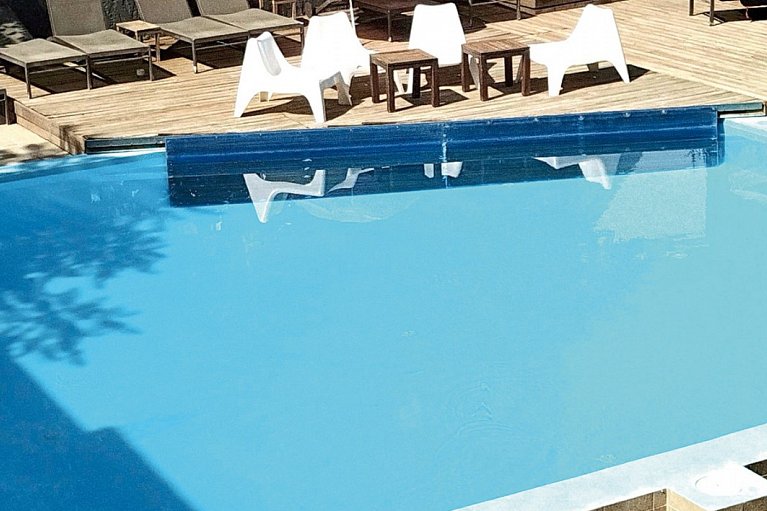 Amphitryon City Hotel