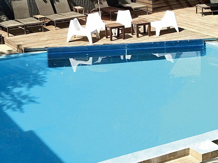 Amphitryon City Hotel