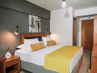 Amphitryon City Hotel - Wohnbeispiel Doppelzimmer Landblick (Zimmercodierung DBL)