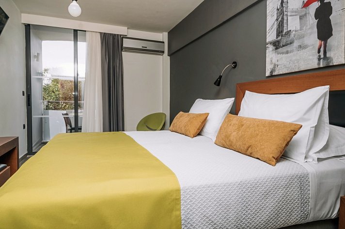 Amphitryon City Hotel