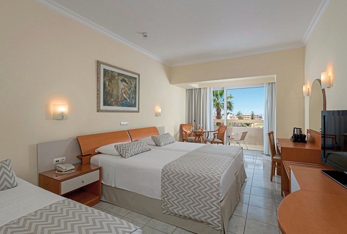 Sun Beach Resort - Wohnbeispiel Familienzimmer Gartenblick (Zimmercodierung F1G)