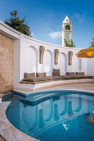 Canvas by Mitsis Petit Palais