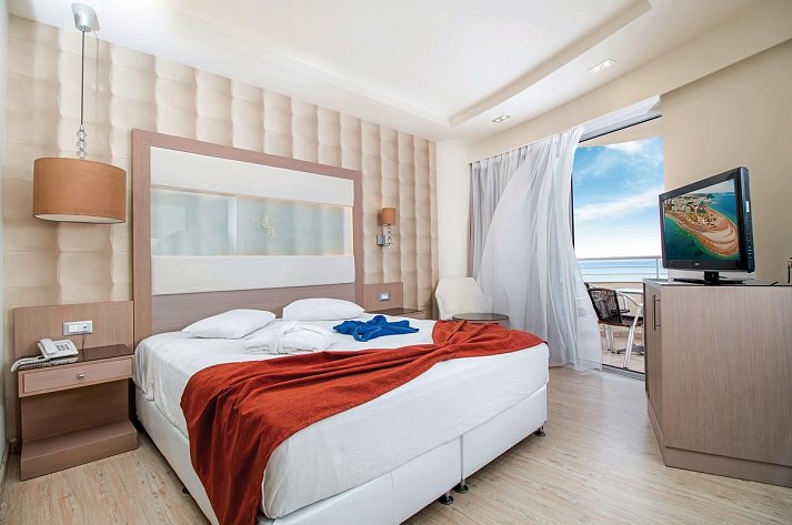 Pegasos Deluxe Beach Hotel - Wohnbeispiel Doppelzimmer Deluxe Meerblick (Zimmercodierung DD1)