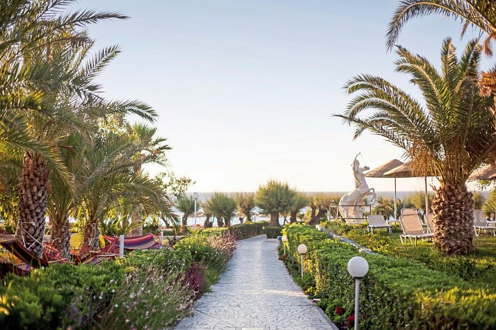 Pegasos Deluxe Beach Hotel