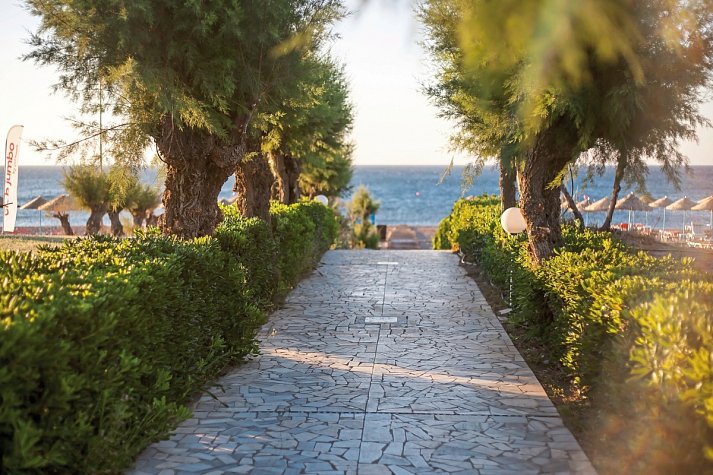 Pegasos Deluxe Beach Hotel