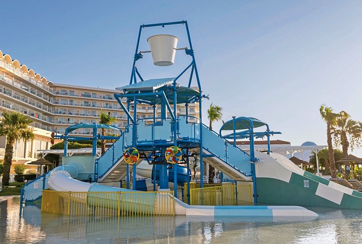 Pegasos Deluxe Beach Hotel