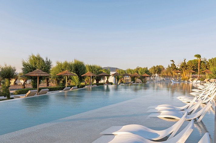 Pegasos Deluxe Beach Hotel