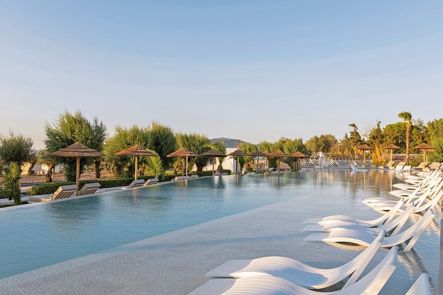 Pegasos Deluxe Beach Hotel