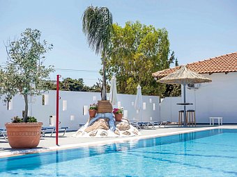 Tinas Plus Hotel