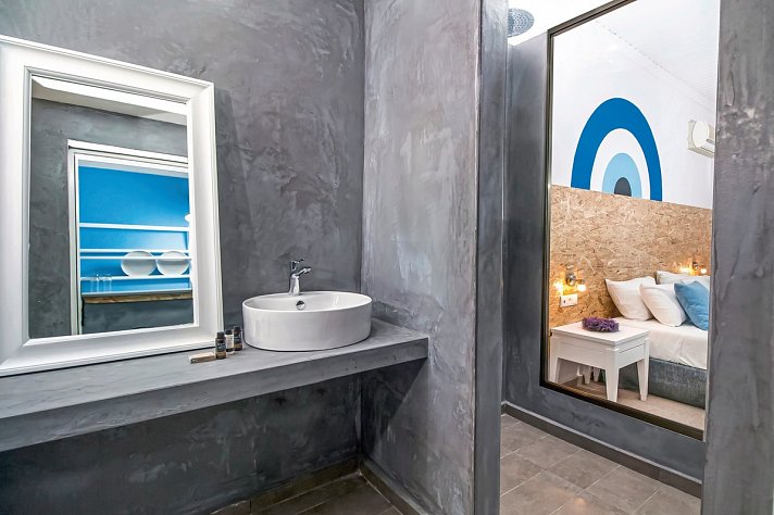 Tinas Plus Hotel