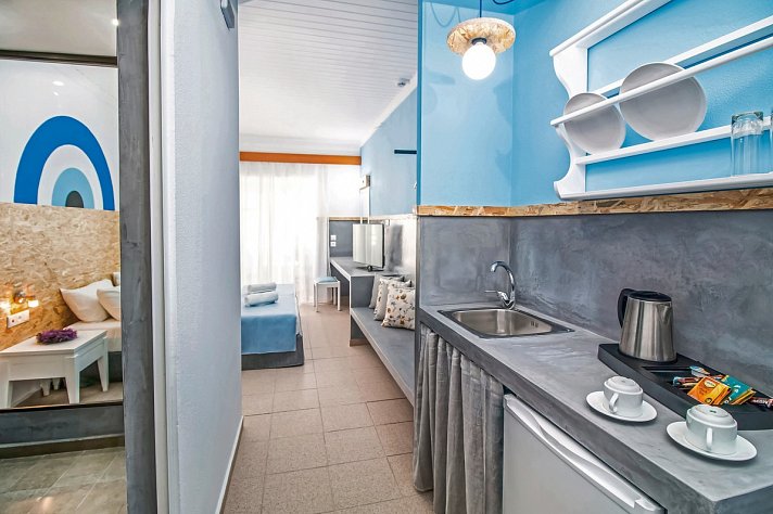 Tinas Plus Hotel