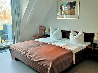 Strandhotel Dranske - Wohnbeispiel Doppelzimmer Standard (Zimmercodierungen DB1 & DC1)