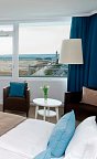 Hotel Neptun - Wohnbeispiel Doppelzimmer Meerblick mit Balkon (Zimmercodierungen D1M, XB1, XB3 & XB5)
