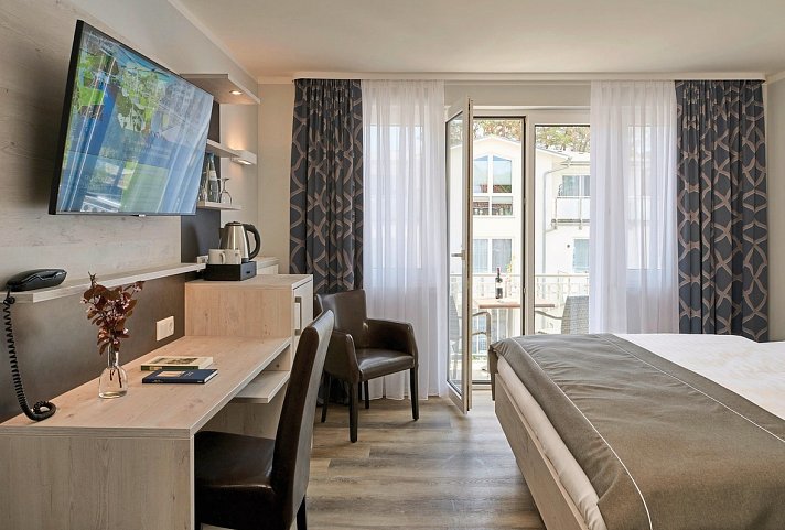 R&R Strandhotel Baabe - Wohnbeispiel Doppelzimmer Standard Balkon (Zimmercodierung DB1)