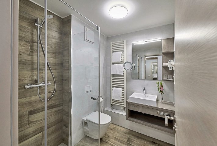 R&R Strandhotel Baabe - Wohnbeispiel Doppelzimmer Standard Balkon (Zimmercodierung DB1)