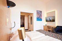 Asgard´s Strand- und Wellnesshotels (Asgard + Midgard + Meereswarte) - Wohnbeispiel Doppelzimmer Landseite/Seeseite (Zimmercodierung DB1)