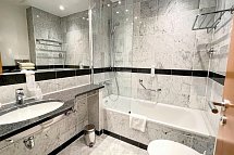 Asgard´s Strand- und Wellnesshotels (Asgard + Midgard + Meereswarte) - Beispiel Bad Appartement 1 Wohn-/Schlafraum Waldseite (Zimmercodierung SB1)