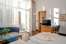 Asgard´s Strand- und Wellnesshotels (Asgard + Midgard + Meereswarte) - Wohnbeispiel Appartement 1 Schlafzimmer Waldseite mit Balkon (Zimmercodierung AB3)
