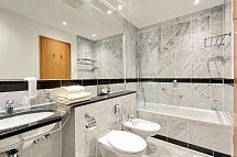 Asgard´s Strand- und Wellnesshotels (Asgard + Midgard + Meereswarte) - Beispiel Bad Appartement 1 Schlafzimmer Waldseite mit Balkon (Zimmercodierung AB3)