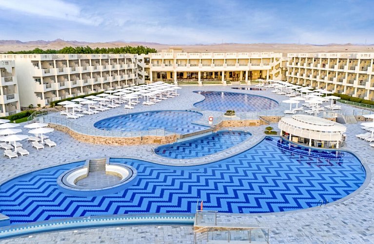 Sirena Beach Resort & Spa