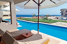 Diamond Beach by Pearl Resort - Beispiel Terrasse Swim Up Suite Front Sea View (Zimmercodierungen W2Q & WSQ)