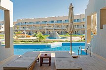 Diamond Beach by Pearl Resort - Beispiel Terrasse Swim Up Connected Suite Front Sea View (Zimmercodierung WVO)