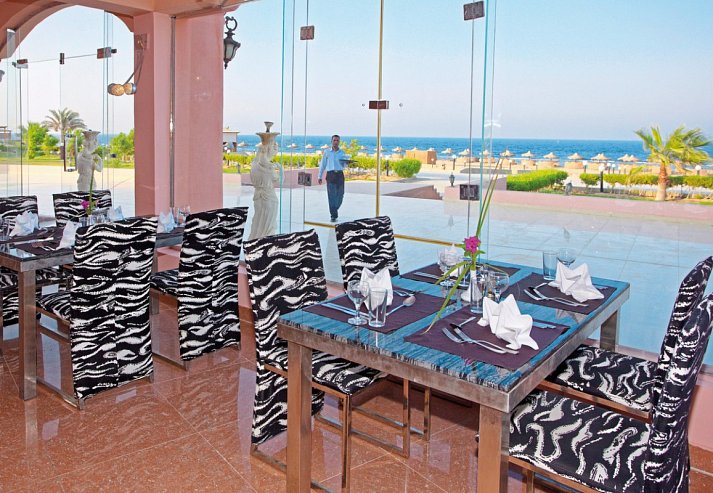 Three Corners Happy Life Beach Resort - Restaurant 
