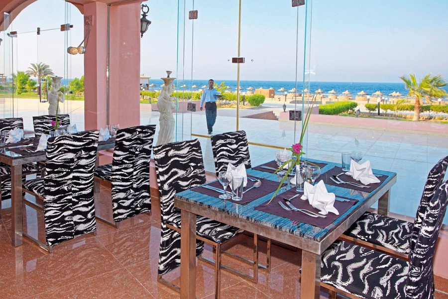 Three Corners Happy Life Beach Resort - Restaurant 