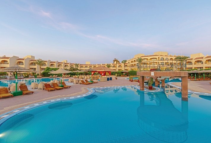 Flamenco Beach & Resort