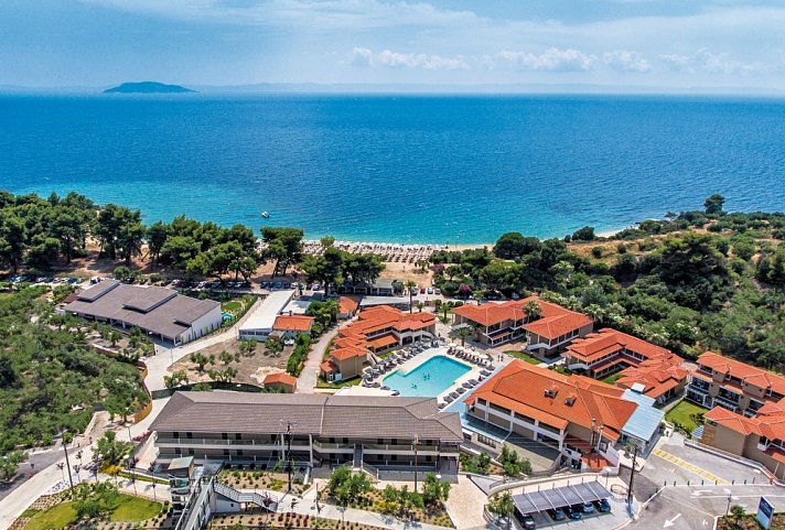 Lagomandra Beach Hotel
