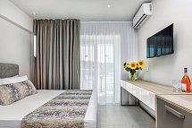 Hotel Kriopigi - Wohnbeispiel Doppelzimmer Premium Landblick (Zimmercodierung DML)